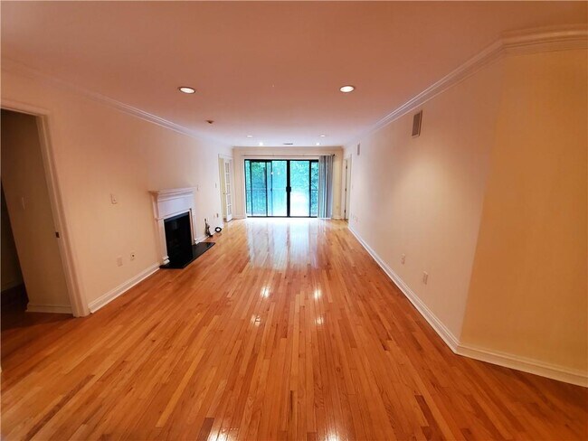 Building Photo - 4209 Pine Heights Dr NE