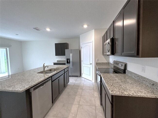 Building Photo - 487 Lily Ln