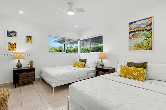 Building Photo - 818 NW 29th Ct