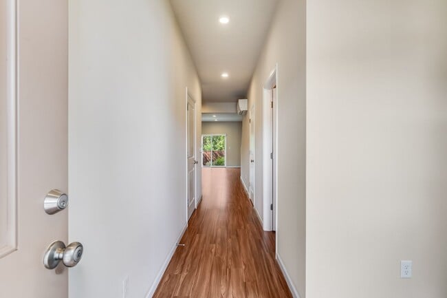 Building Photo - Beautiful 3 Bed, 3 Bath Rental Home in Happy Valley Neighborhood!