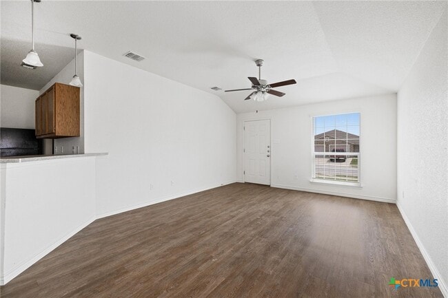 Building Photo - 903 Lasso Dr