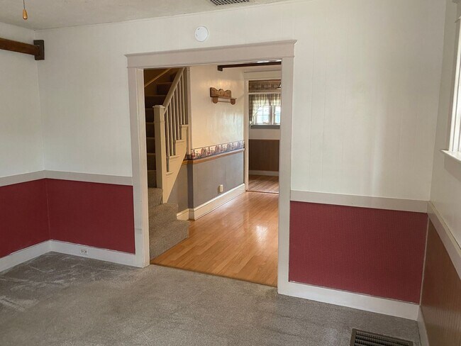 Building Photo - Beautiful 2 Bedroom Semi-Detached Home in Lancaster!