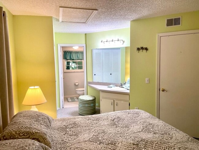Building Photo - Fully furnished 55+ short term