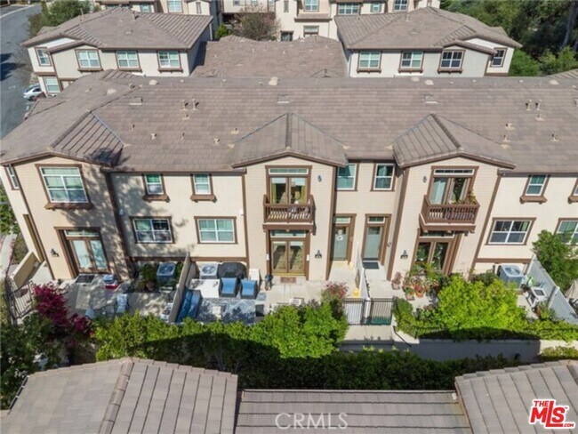 Building Photo - 732 Tennis Club Ln