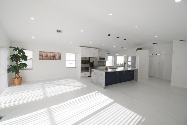 Building Photo - 11071 Baybreeze Way