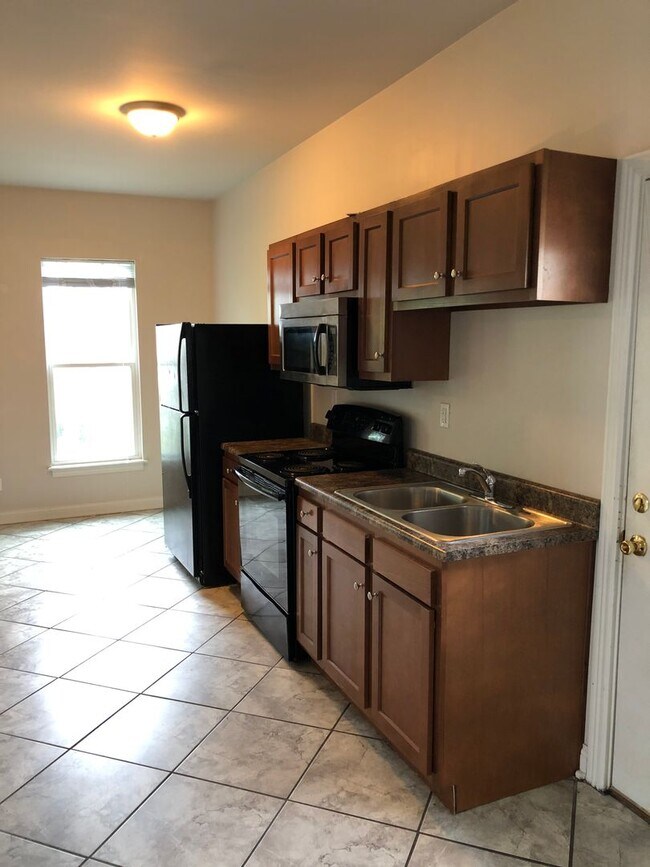 Building Photo - 2728 S 4th St