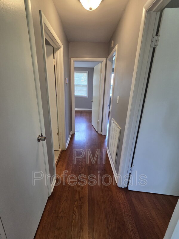 Building Photo - 218 Walcott Dr