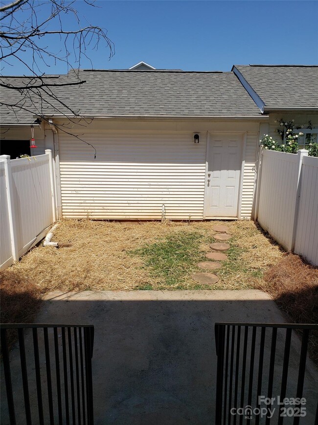 Building Photo - 202 Welton Way