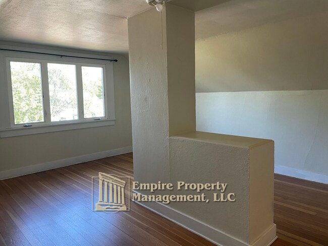 Building Photo - 1764 W 9th Pl