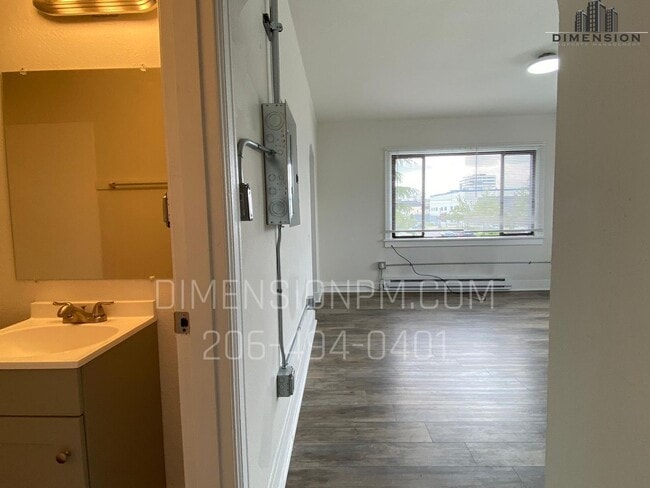 Interior Photo - 2331 Rockefeller Ave