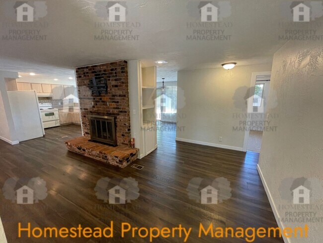 Building Photo - 130 Cottonwood Ct