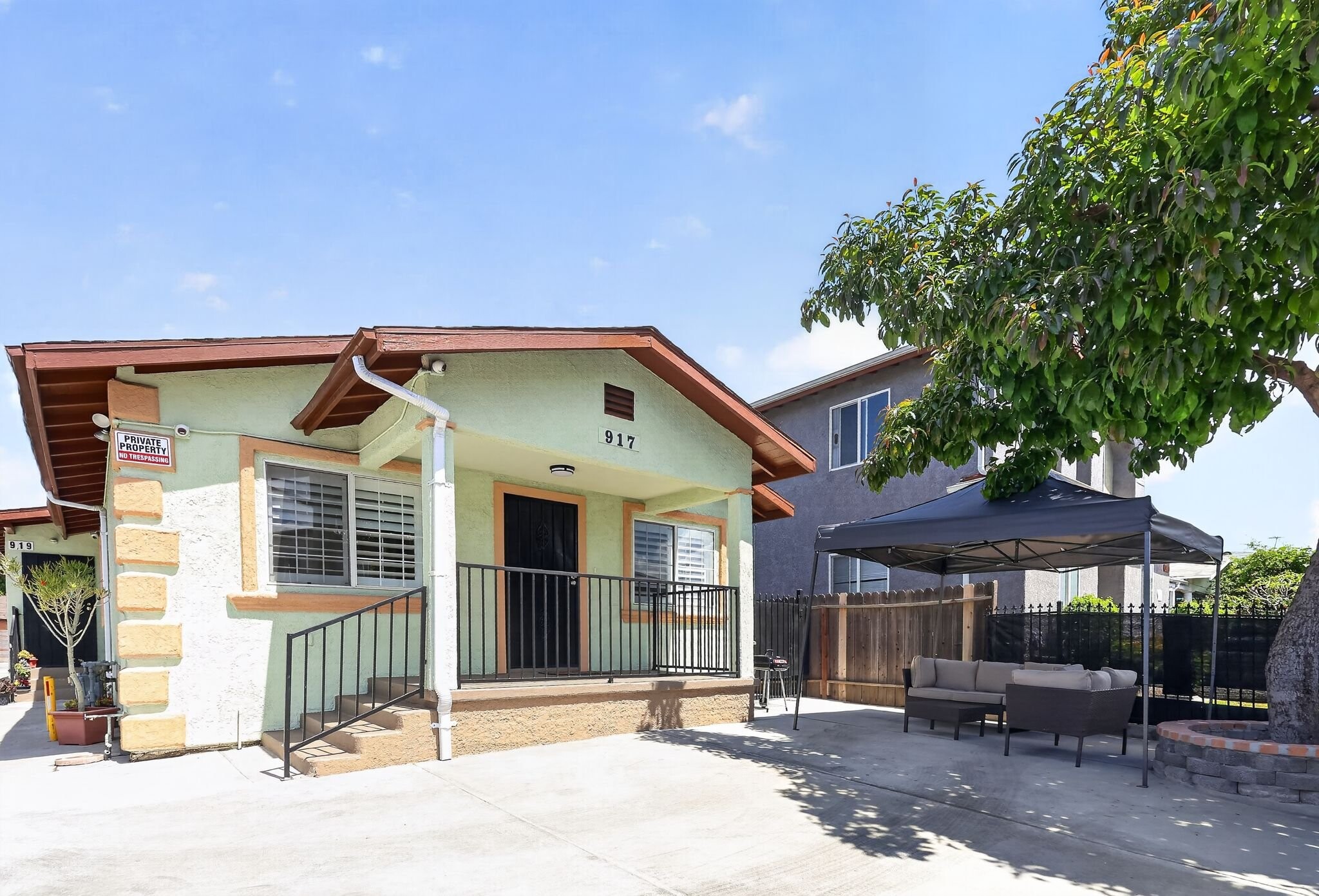 Building Photo - 917 W 62nd Pl