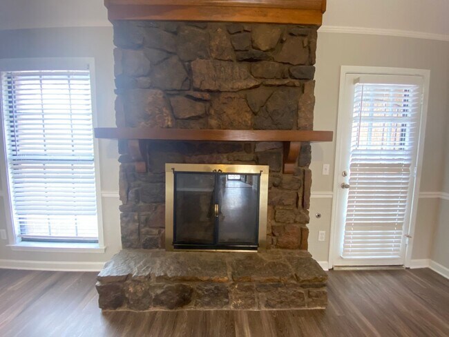 Building Photo - 4244 Chesapeake Way