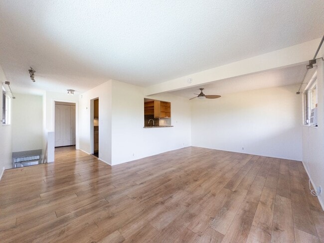 Building Photo - Spacious 1-Bedroom + Bonus Room Townhouse ...