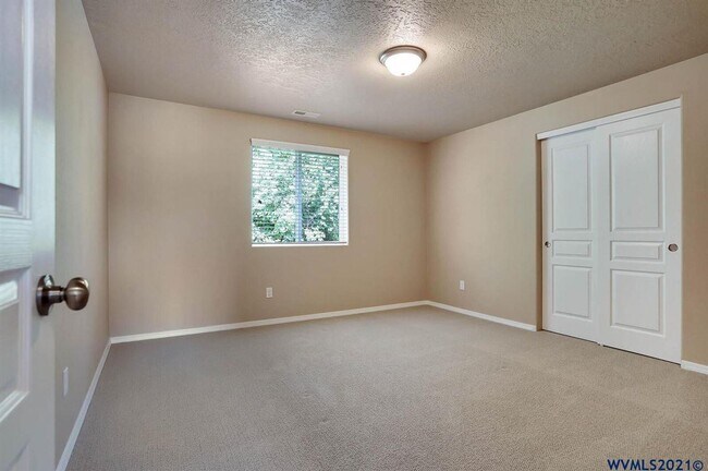 Building Photo - 848 NE Millstream Pl