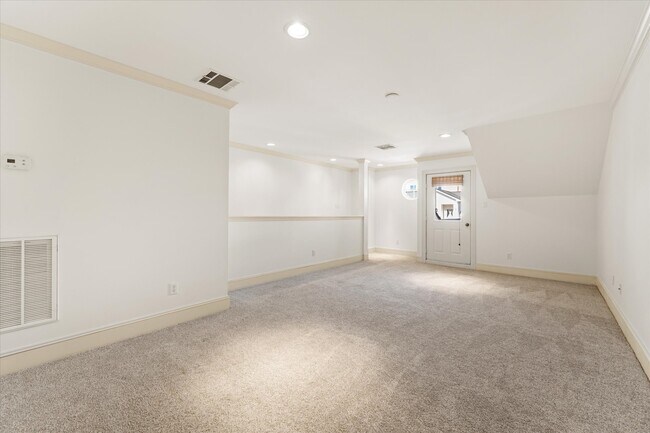 Building Photo - 36 Waterway Ct