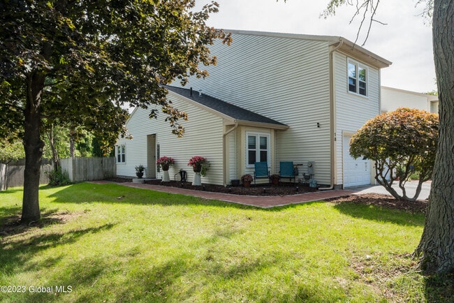 Building Photo - 18 Jaipur Ln