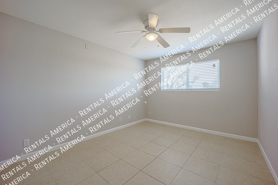 Building Photo - 614 N 74th St