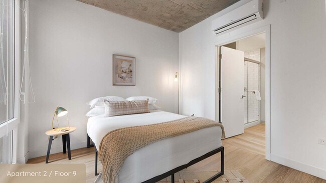 Building Photo - 853 W Blackhawk St