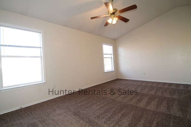 Building Photo - Comfortable 3-Bedroom Home in the Stratfor...