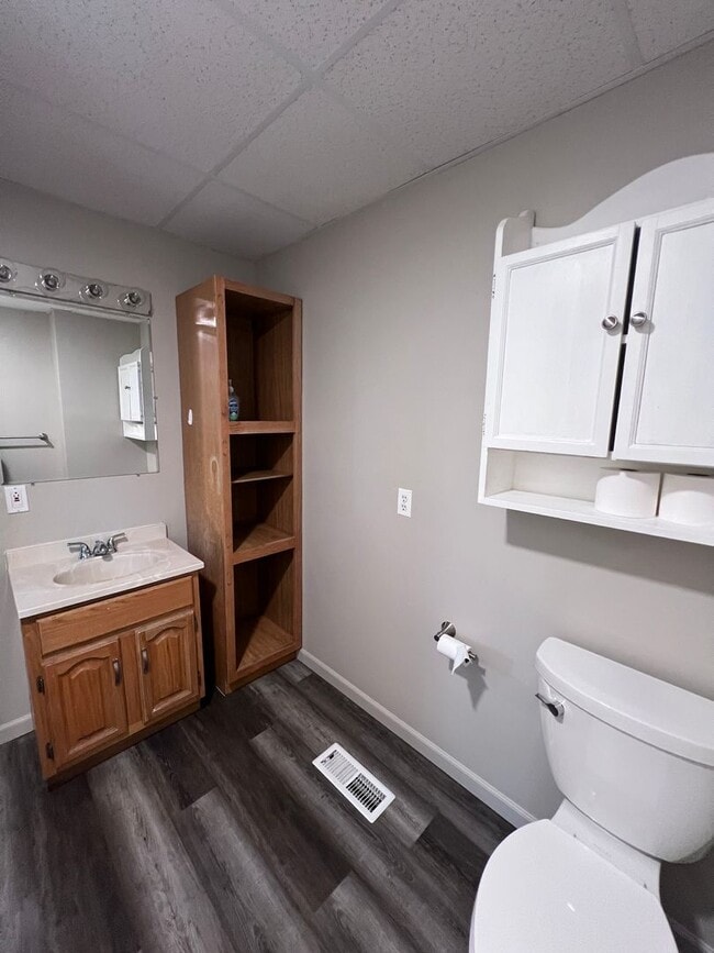 Building Photo - 3 Bedroom 2 Bathroom