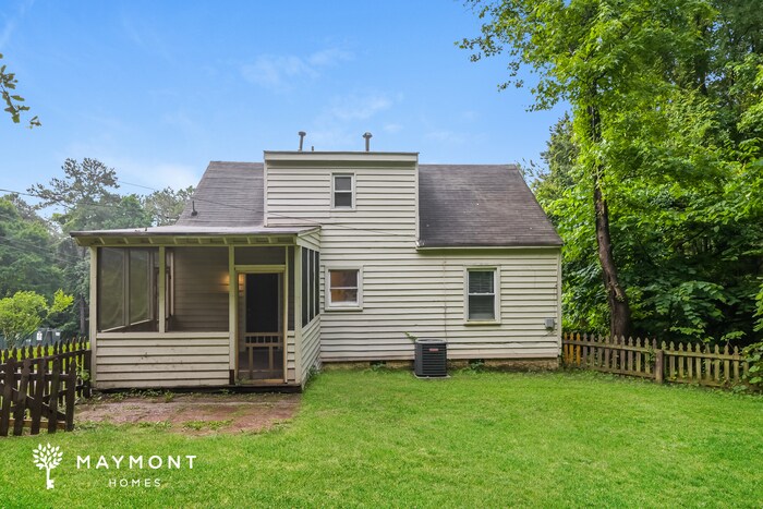 Building Photo - 245 Pinehurst Dr
