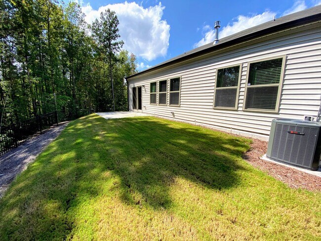 Building Photo - Spacious 2bd/2ba Ranch Style home with impressive club amenities located in Ellis Crossing