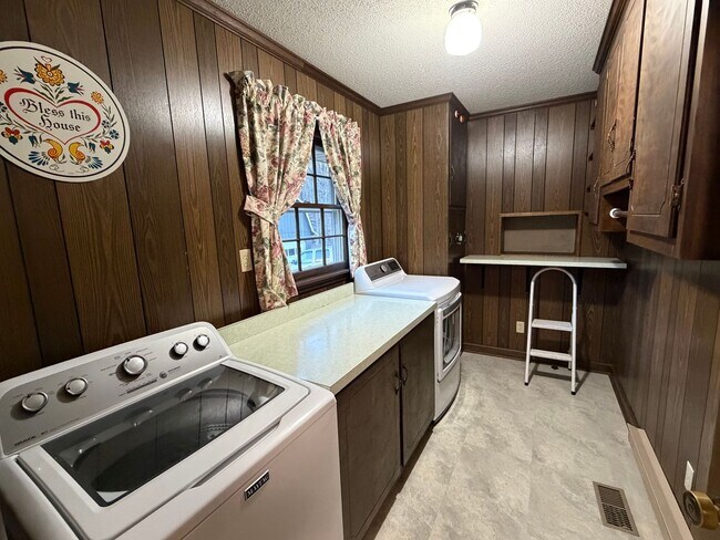 Building Photo - Liberty / Alamance County