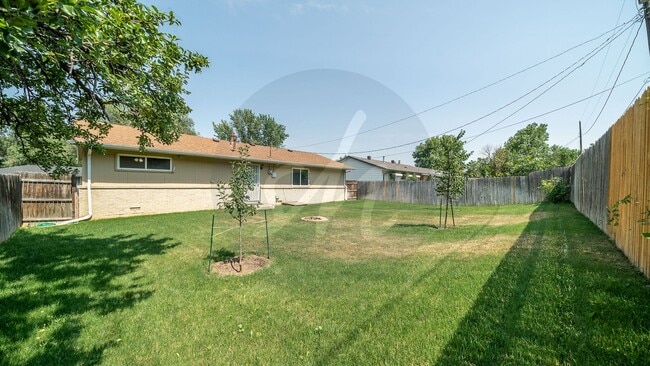 Building Photo - Charming Rancher in Stratmoor Valley