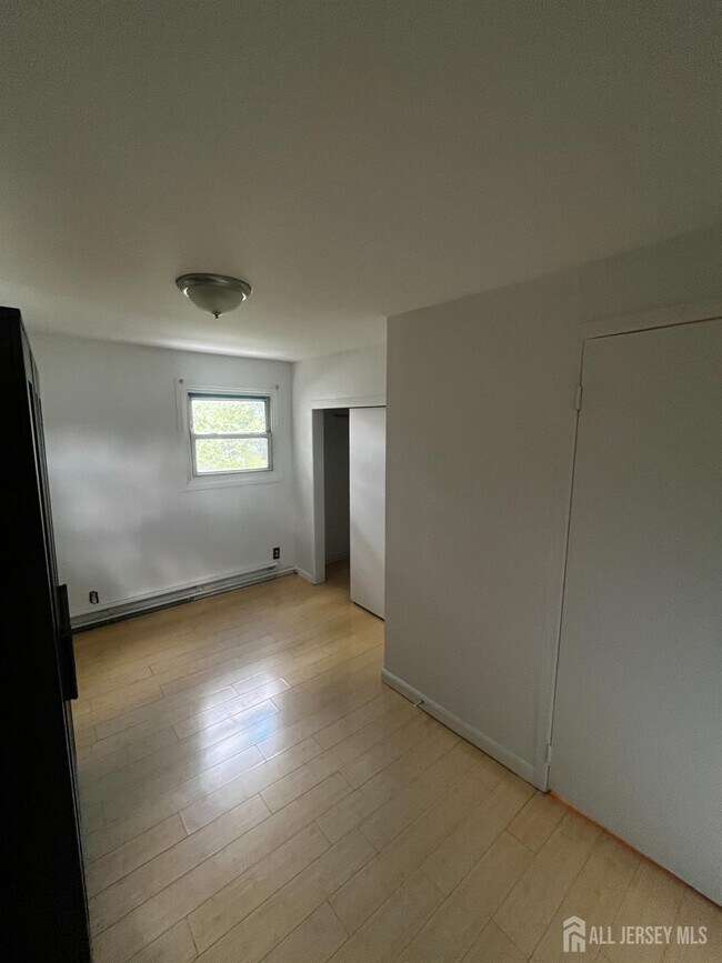 Building Photo - 31 Duclos Ln