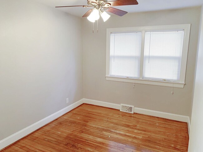 Building Photo - 112 N Meade St