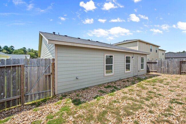 Building Photo - 15555 Taylorcrest Dr