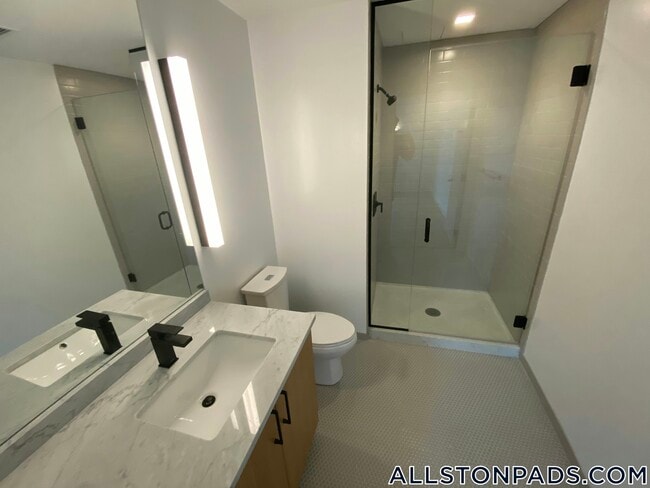 Building Photo - 83 Gardner St