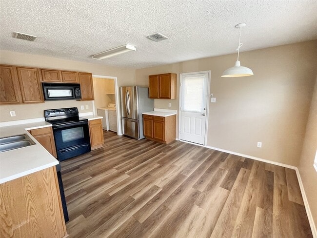 Building Photo - 5405 Shiver Rd