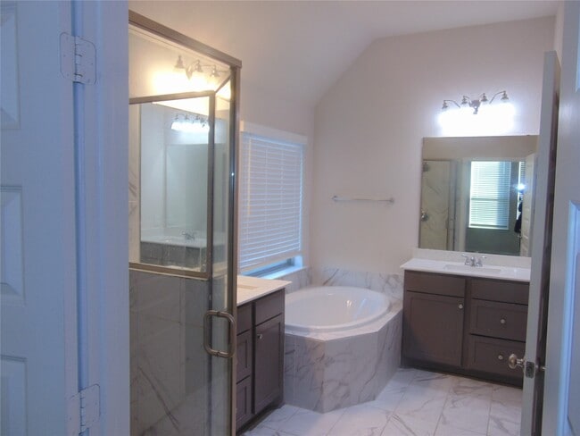 Building Photo - 24978 Tidmor Ln