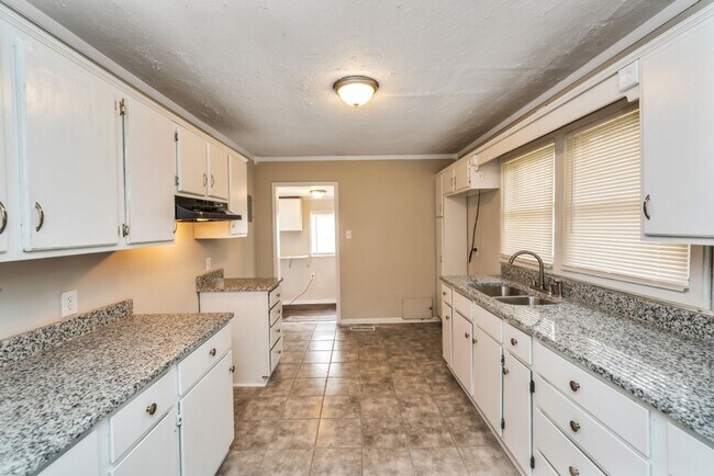 Building Photo - Love Where You Live — Updated 3BR Home in ...