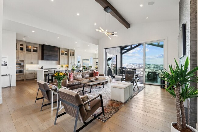 Building Photo - 3450 Ridgeway Dr