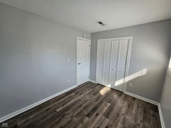 Building Photo - 1433 Hillcrest Dr
