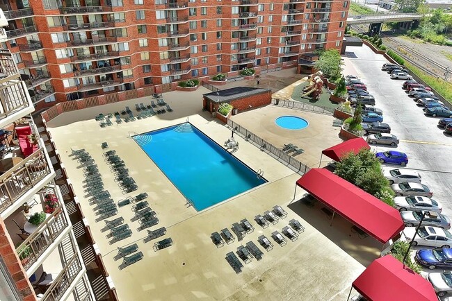 Building Photo - 336 Harmon Cove Tower