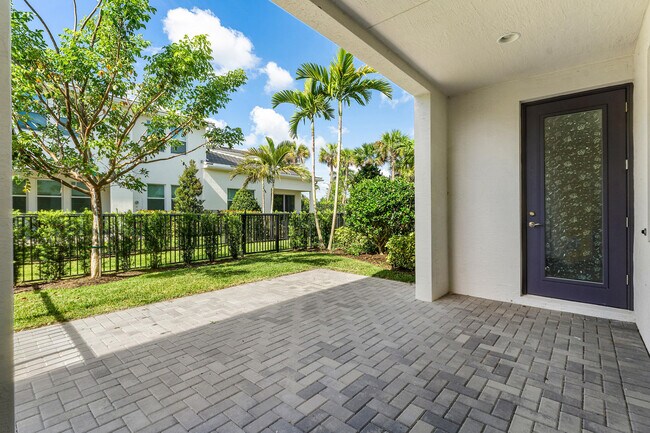 Building Photo - 16474 Helix Ct