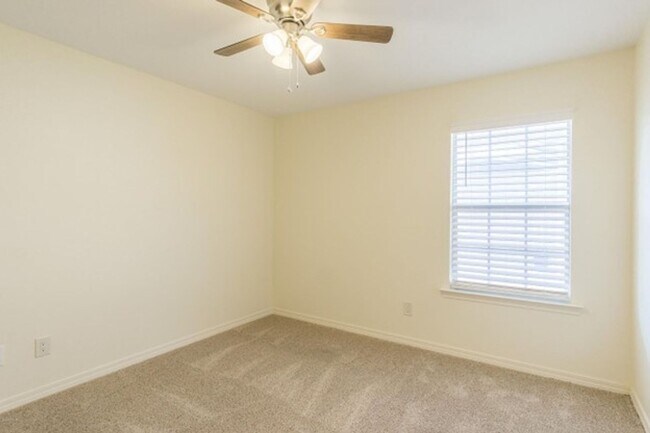 Building Photo - The Hammocks Phase I Pool Home-Lynn Haven