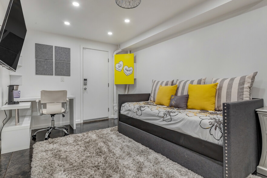 Building Photo - 145 W Hawthorn St