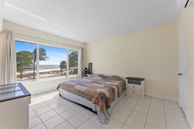 Building Photo - 1041 Hillsboro Mile