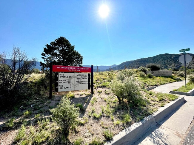 Building Photo - High Desert Beauty! Community Pool!