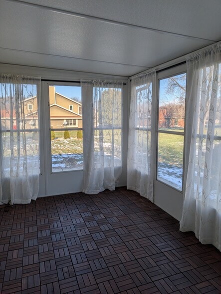 3 season Porch - N58W23824 Hastings Ct