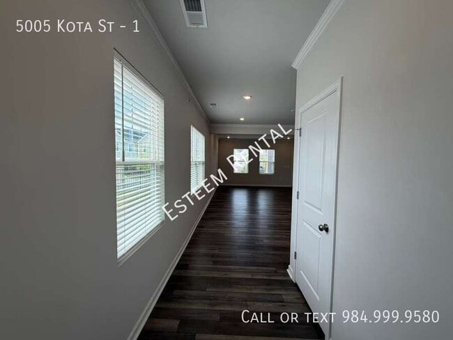 Building Photo - 5005 Kota St