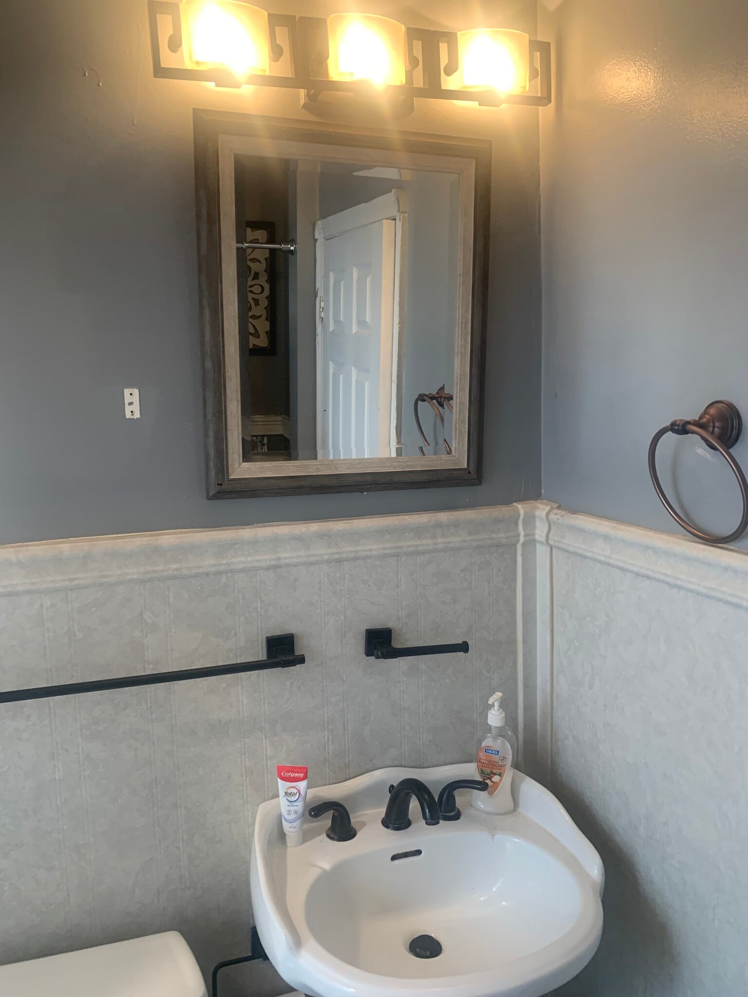 Building Photo - 360 Tuxedo Ave