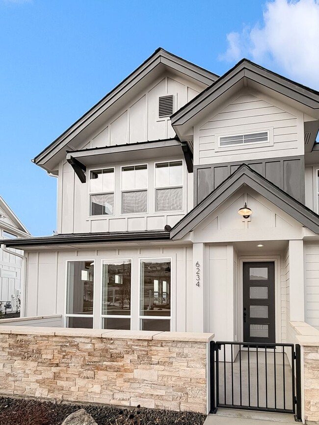 Building Photo - Brand New Pet-Friendly 3-Bedroom in Eagle with Pool, Fitness, Center, and Exceptional Amenities