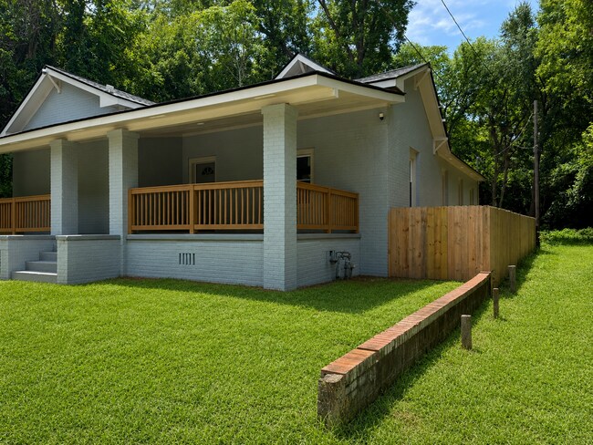 Building Photo - 542 Elm St
