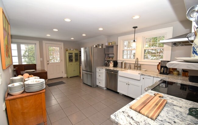 Building Photo - 2203 Durham Rd